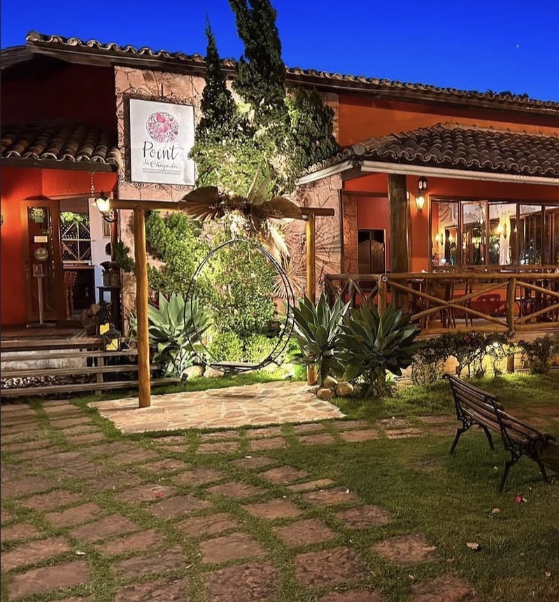 Fachada do Point da Chapada à noite